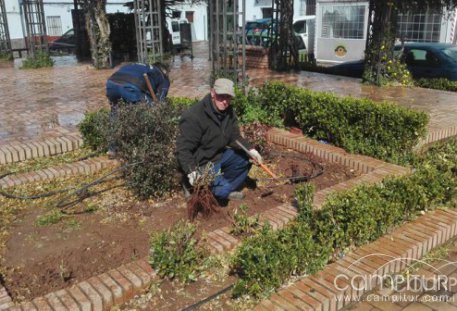 El Ayuntamiento de Alanís lleva a cabo mejoras en parques y jardines 