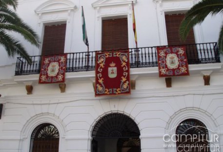 El Ayuntamiento de Llerena precisa cubrir una plaza de monitor de pádel 