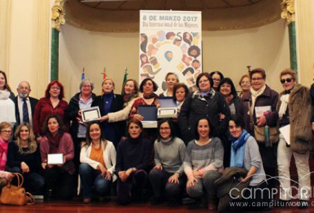 Diputación de Badajoz e Imex reconocen el trabajo de 7 asociaciones de mujeres 