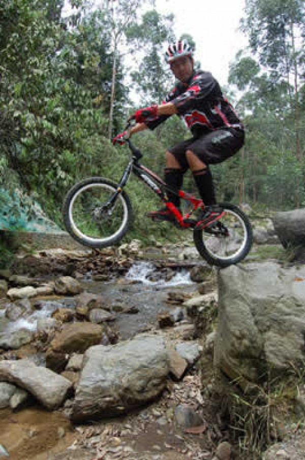 Cartel de Campeonato Zona Sur de Bike Trial en Azuaga