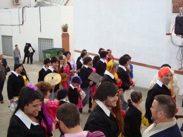 Cartel de Domingo de Piñata en Villaviciosa