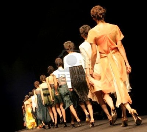 Cartel de Desfile de Moda Primavera-Verano 2011
