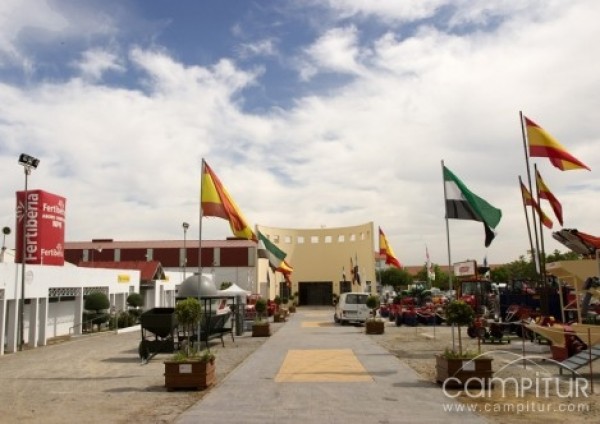 Cartel de XXIIX Fecsur, VI Feria del Porcino Ibérico en Extremadura y Salón de Maquinaria Agrícola y Ganadera