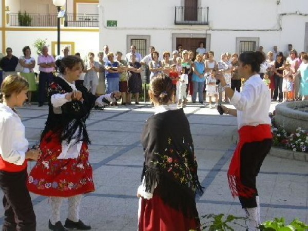 Cartel de Festival Fin de Curso del Aula de Bailes Folklóricos