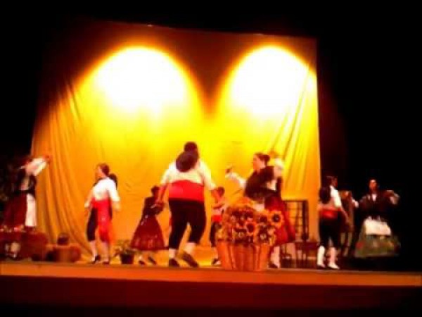 Cartel de Festival Navidad Aula Bailes Folklóricos
