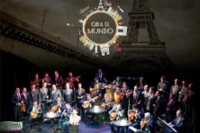 Espectáculo "Gira el Mundo" del grupo Capachos en Peñarroya