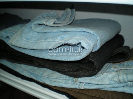 se vende lote de pantalones vaqueros