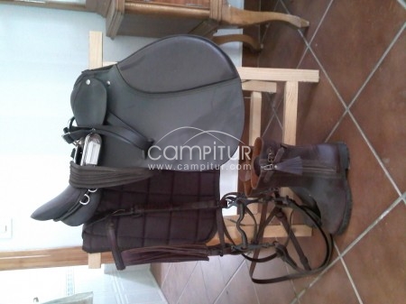 MONTURA INGLESA,CABEZA DE CUERO Y BOTAS DE V.DEL.CAMINO