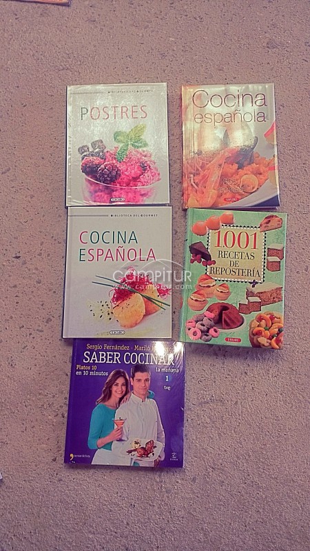 Se vende conjunto de libros y revistas de cocina .