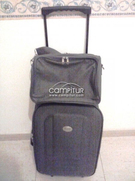 VENDO JUEGO DE MALETA Y NECESER DE VIAJE 
