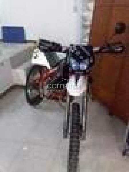 VENDO MOTO DERBI SENDA  X  RACER CON 4 AÑOS 