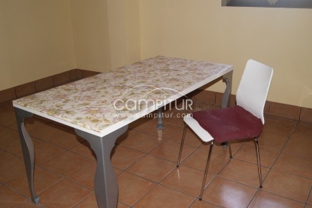 SE VENDE MESA Y SILLA PARA TIENDA, OFICINA, CASA....
