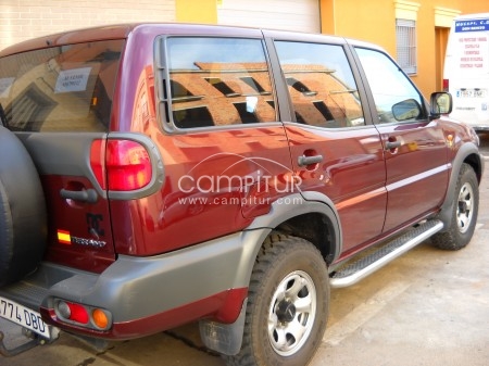 SE VENDE TERRANO II-2.700-T-D-I-CONFOR
