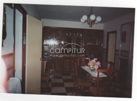 VENDO MUEBLE DE COMEDOR MAS MESA Y SEIS SILLAS CON REGALO 