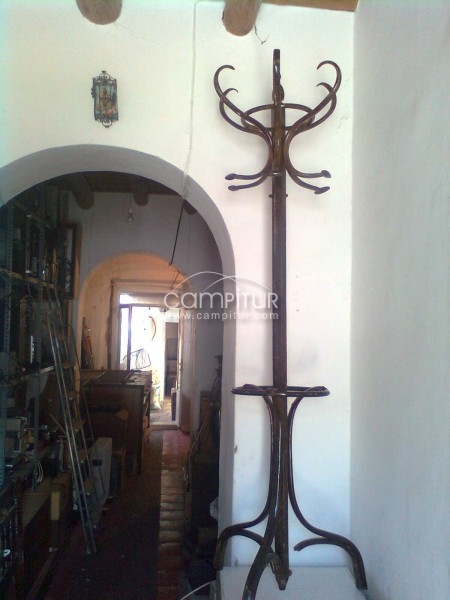 VENDO PERCHERO DE MADERA 