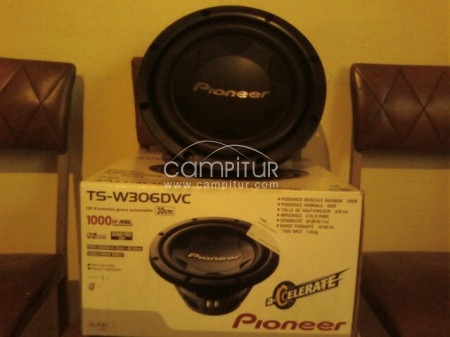 Foto 2 de 2 subwoofer pioneer 1000w  sin estrenar