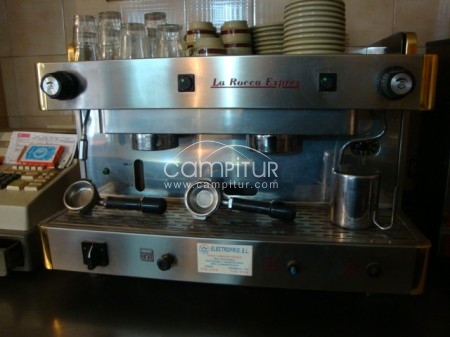 Foto 2 de vendo barra de bar,cafetera, molinillo ymostrador frigorifico