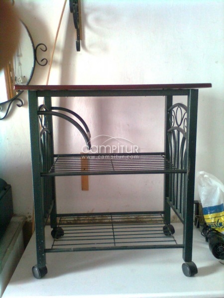 MESA DE HIERRO Y MADERA 
