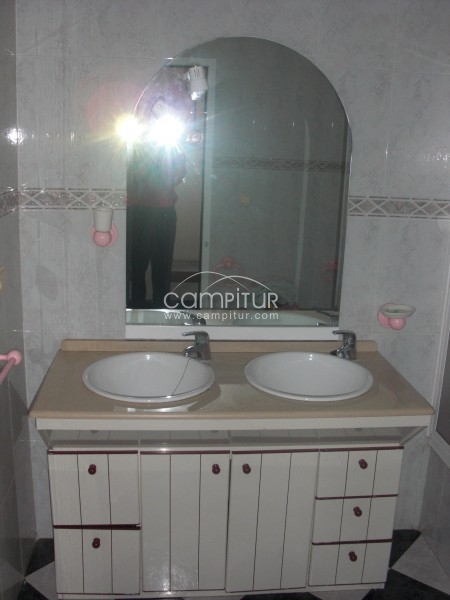vendo un mueble lavabos de dos xenos y espejo.