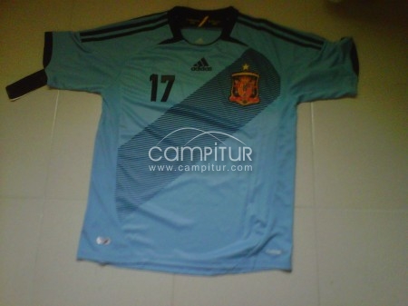 VENDO 2 EQUIPACIONES DE FUTBOL Y 1 CAMISETA BILLABONG