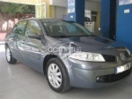 se vende coche renault megane sedan