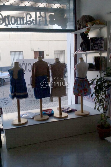 Se vende mobiliario de tienda 