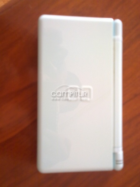vendo nintendo ds lite,con un juego original,y tarjeta r4, tambien cambio por blakberry