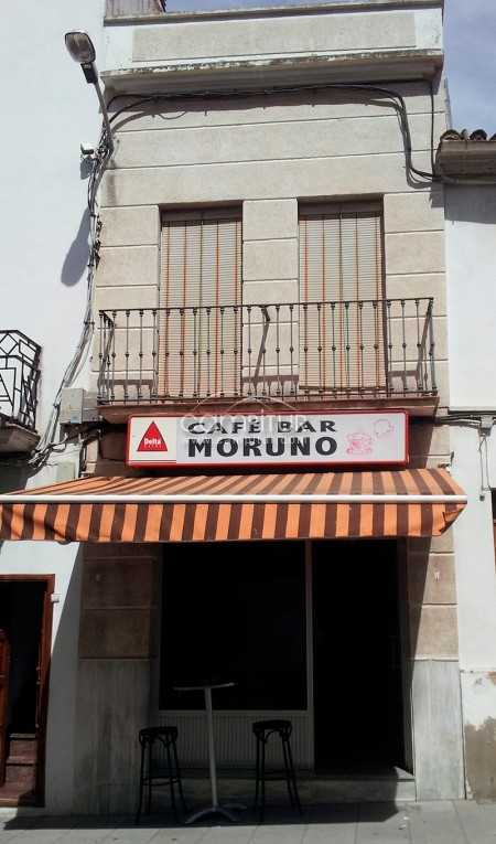 Se vende o alquila bar con vivienda 