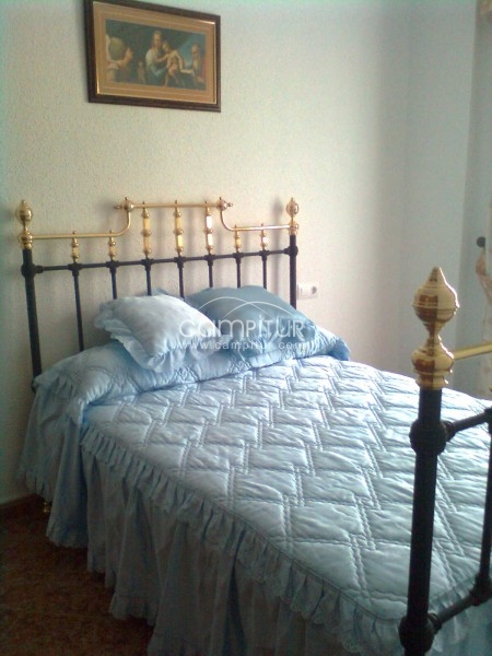 Foto 2 de VENDO CAMA ANTIGUA