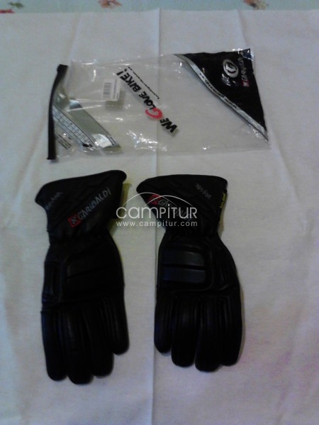 Foto 2 de Cascos y Guantes