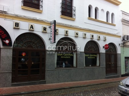 SE ALQUILA BAR-RESTAURANTE EN FUNCIONAMIENTO EN GRANJA DE THSA
