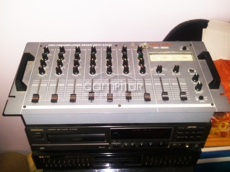 Vendo mesa mezcladora y regalo varios por 65€