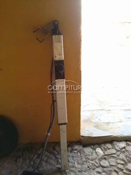 SE VENDE BRAZO (MOTOR) PARA PUERTA DE COCHERA AUTOMATICA
