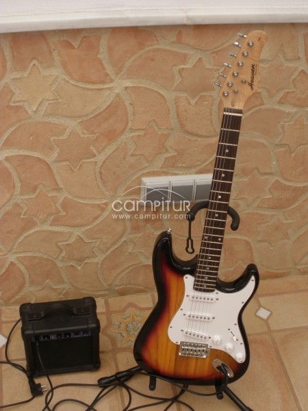 Guitarra Electrica Stratocaster + Amplificador 10w