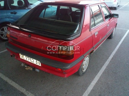SE VENDE O SE CAMBIA  COCHE R 11