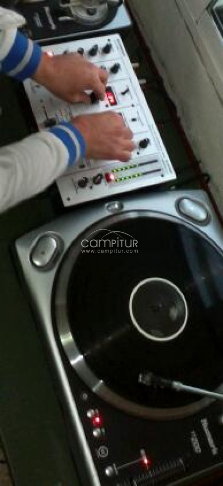 se vende mesa de mezcla 