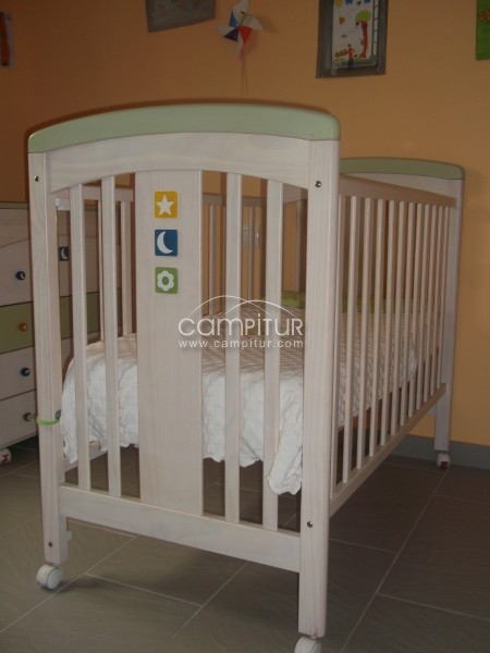 Foto 2 de CUNA Y COMODA CON BAÑERA