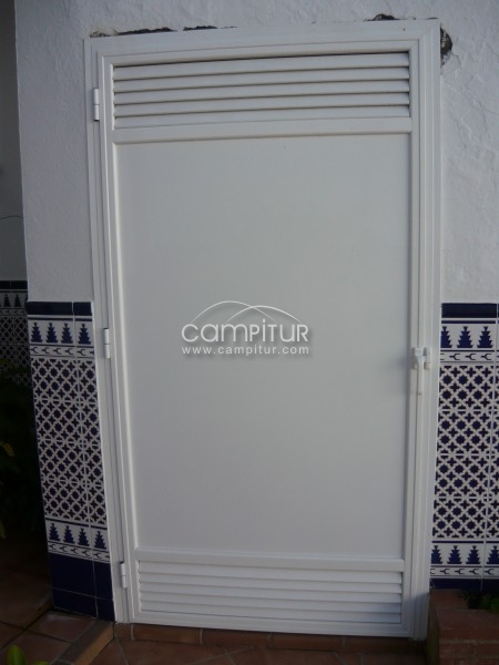 vendo puerta de aluminio lacada en blanco