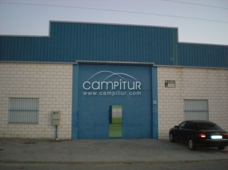 Se  vende/alquila nave en Polígono Industrial de Azuaga