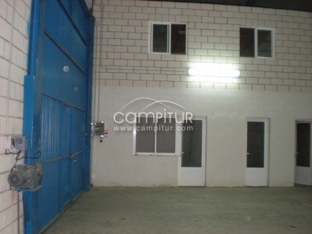 Foto 3 de Se  vende/alquila nave en Polígono Industrial de Azuaga