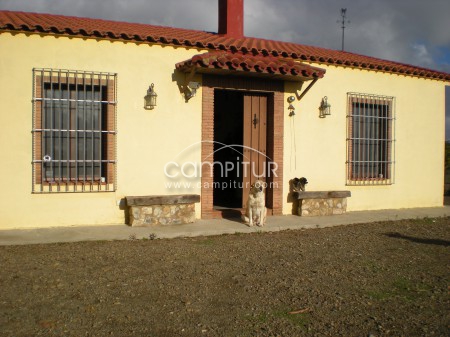 Foto 2 de Venta o cambio de parcela con cortijo