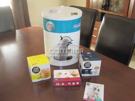 CAFETERA Dolce Gusto Piccolo  + 22 cápsulas de CAFÉ + 16 cápsulas de NESQUIK