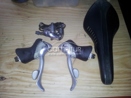 se venden mandos de cambio y sillin
