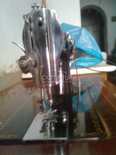 Foto 2 de MAQUINA DE COSER.
