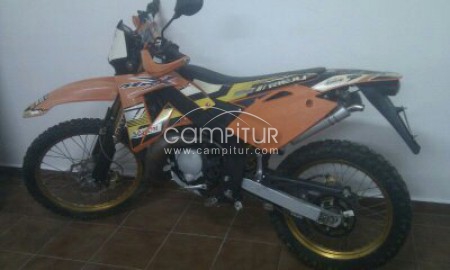 SE VENDE MOTO 