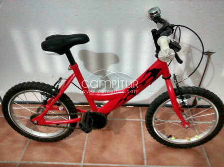 se vende bicicleta infantil y casco