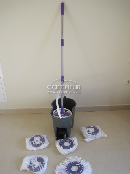 Foto 3 de Fregona giratoria con pedal escurridor + 5 recambios a estrenar