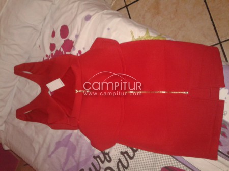 Foto 2 de Vendo vestido rojo de Blanco sin estrenar