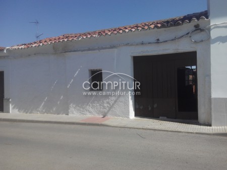 Foto 2 de vendo o alquilo cochera con cuadra y huerto en Berlanga