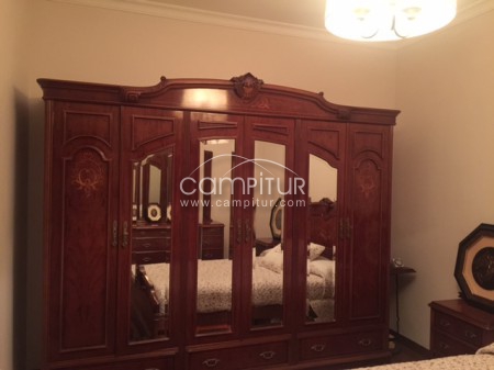 Dormitorio de matrimonio completo.